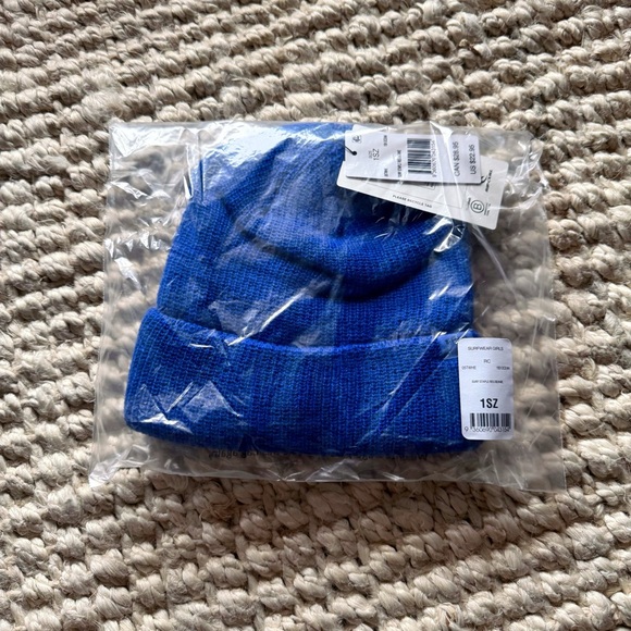 NEW Rip Curl Beanie - Picture 4 of 4